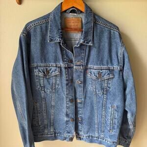 Super Nice Levi's Denim Trucker Jacket - Size L - Manufactured May 2000
